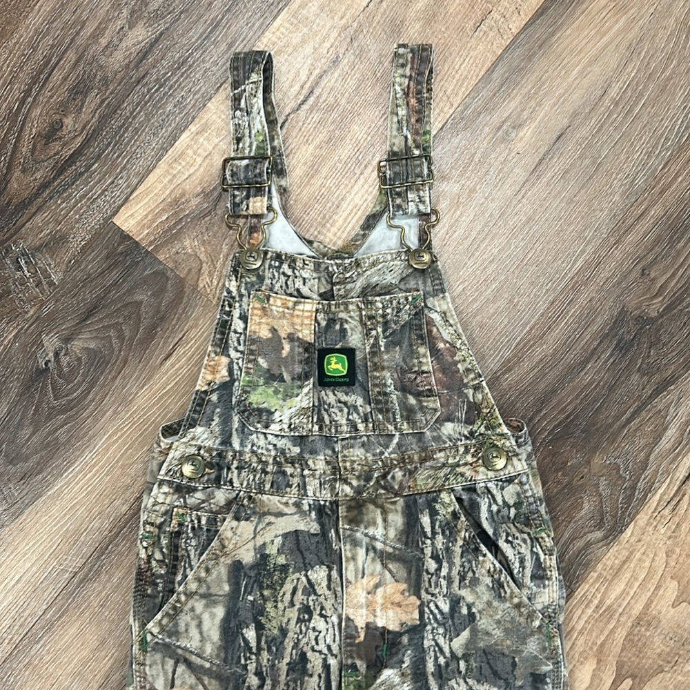 John Deere Camo Print Boys Bib Overalls Sz 5 front pockets & adjustable straps - Picture 2 of 10